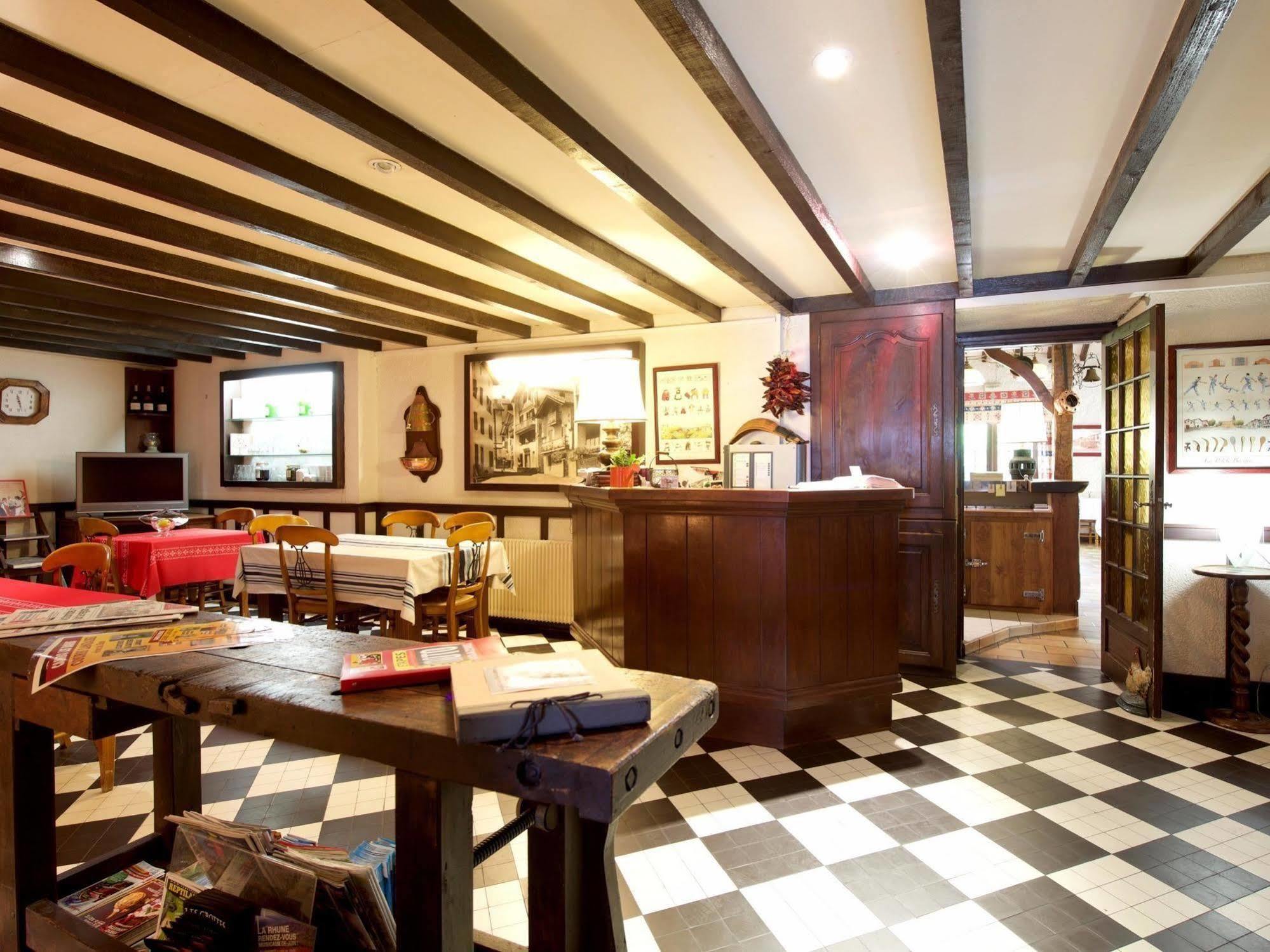 Auberge Chez Tante Ursule ก็องโบ-เล-แบ็ง ภายนอก รูปภาพ
