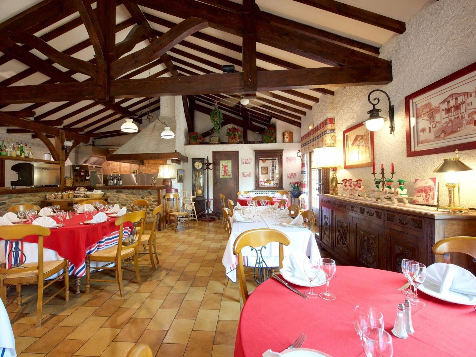 Auberge Chez Tante Ursule ก็องโบ-เล-แบ็ง ภายนอก รูปภาพ