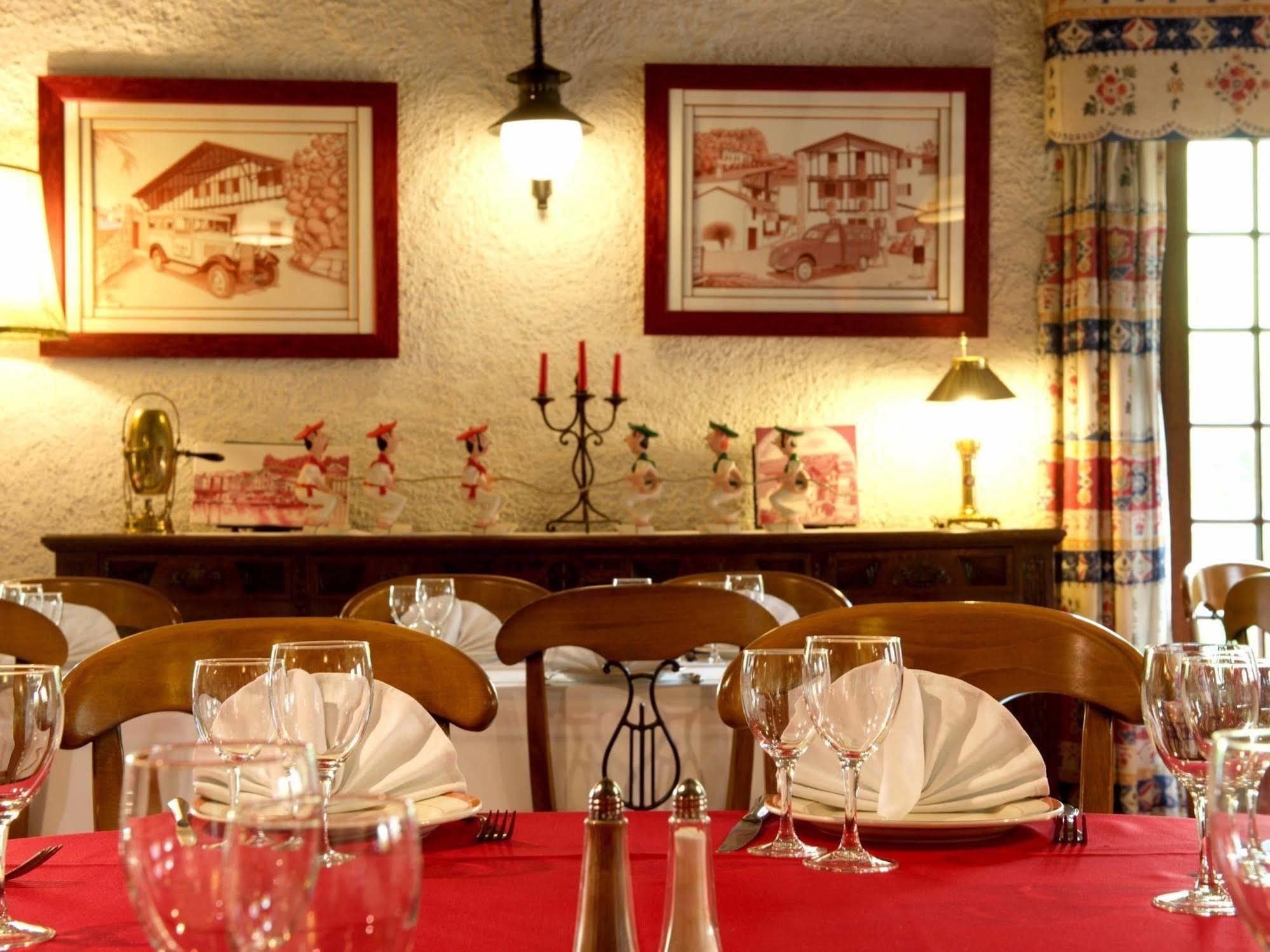 Auberge Chez Tante Ursule ก็องโบ-เล-แบ็ง ภายนอก รูปภาพ