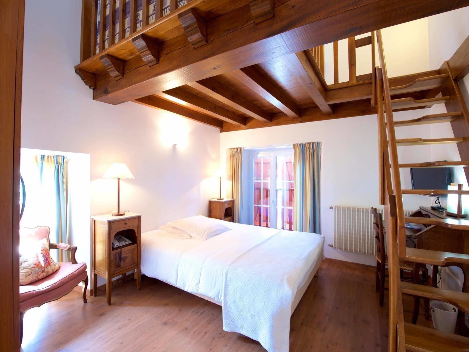 Auberge Chez Tante Ursule ก็องโบ-เล-แบ็ง ภายนอก รูปภาพ